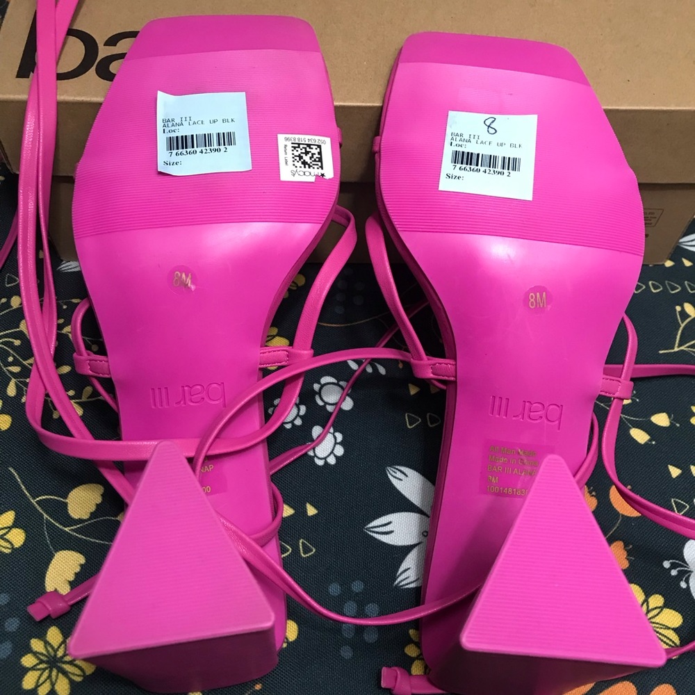Bar III Women's Shoes Triangle Block Heels Square Pink, Size 8 BARBIE OUTFIT - Picture 3 of 15